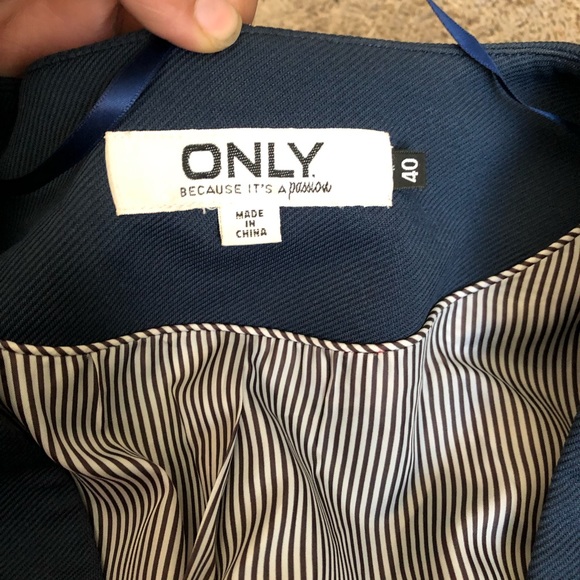 Navy fitted Blazer-ONLY-size 40 Women’s - Picture 2 of 6
